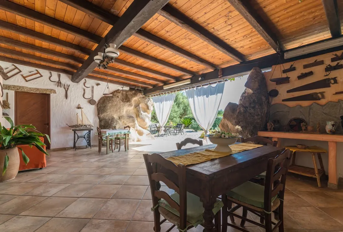 Sardinian Retreat: 5-Bedroom Estate with Pool and Olive Grove in Arzachena - View image 18 of 41