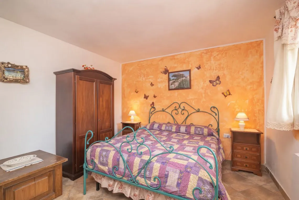 Sardinian Retreat: 5-Bedroom Estate with Pool and Olive Grove in Arzachena - View image 21 of 41