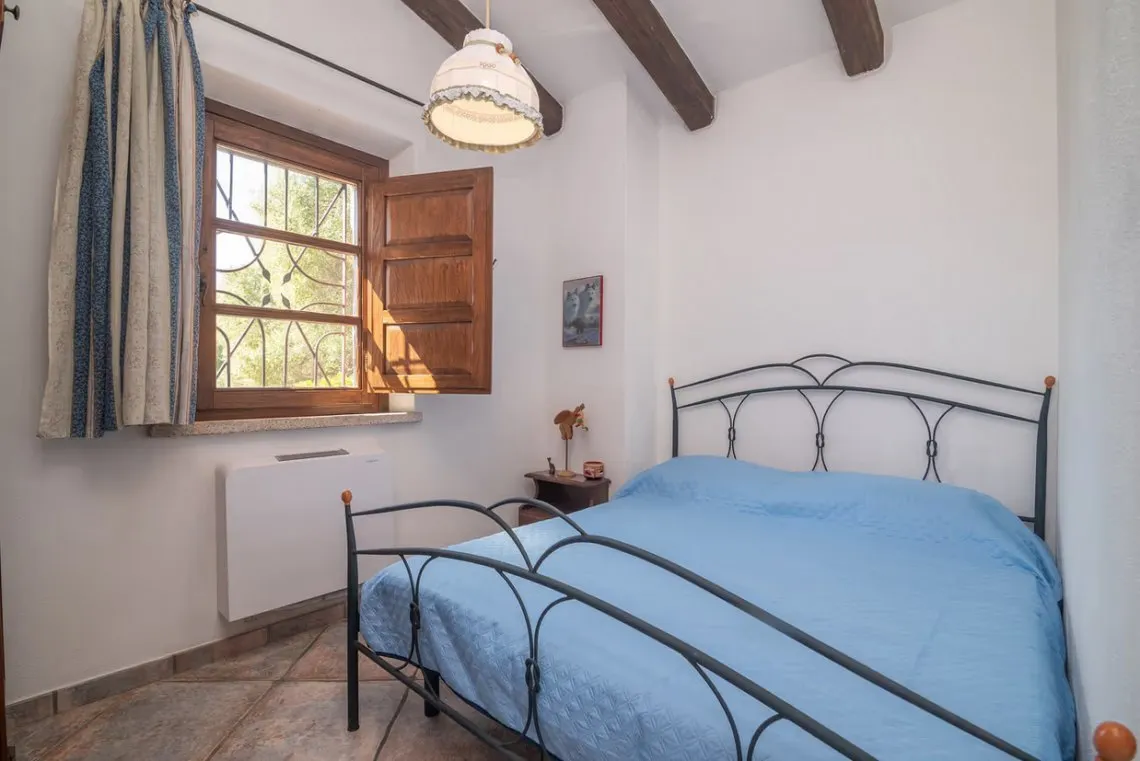 Sardinian Retreat: 5-Bedroom Estate with Pool and Olive Grove in Arzachena - View image 22 of 41