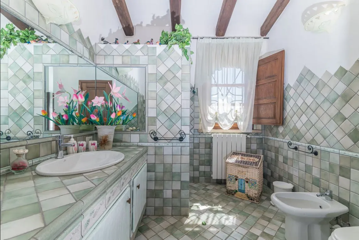 Sardinian Retreat: 5-Bedroom Estate with Pool and Olive Grove in Arzachena - View image 26 of 41