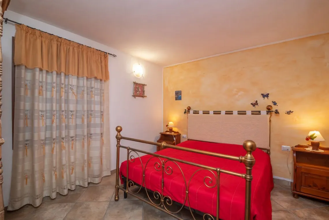 Sardinian Retreat: 5-Bedroom Estate with Pool and Olive Grove in Arzachena - View image 33 of 41