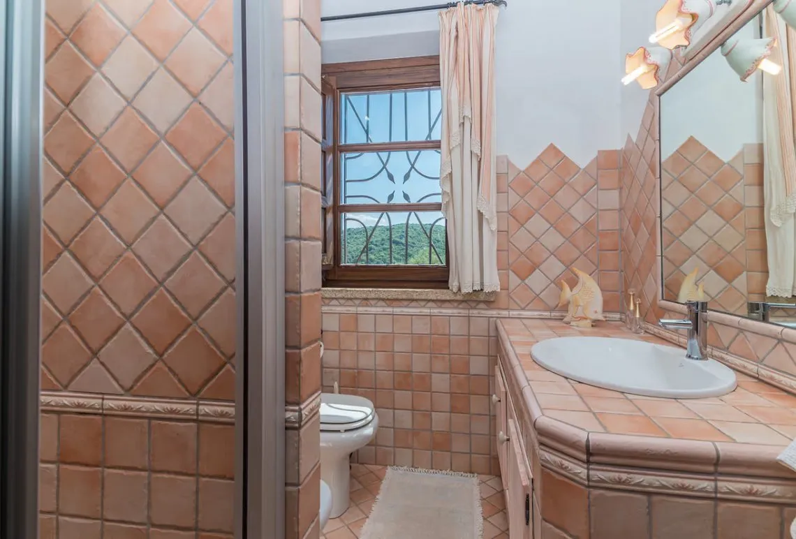 Sardinian Retreat: 5-Bedroom Estate with Pool and Olive Grove in Arzachena - View image 35 of 41