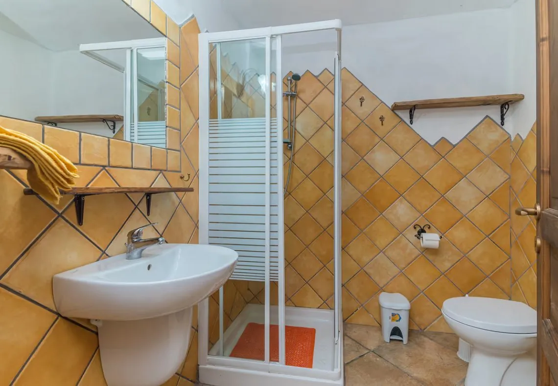 Sardinian Retreat: 5-Bedroom Estate with Pool and Olive Grove in Arzachena - View image 39 of 41