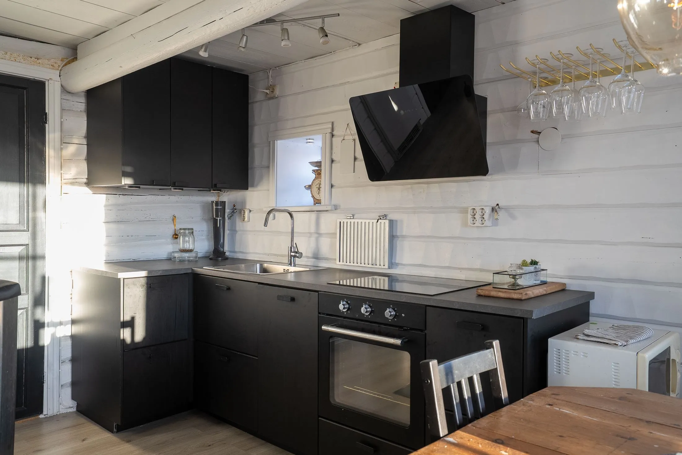 Scandinavian Villa with Expansive Garden in Tärnaby's Alpine Setting - Image 3