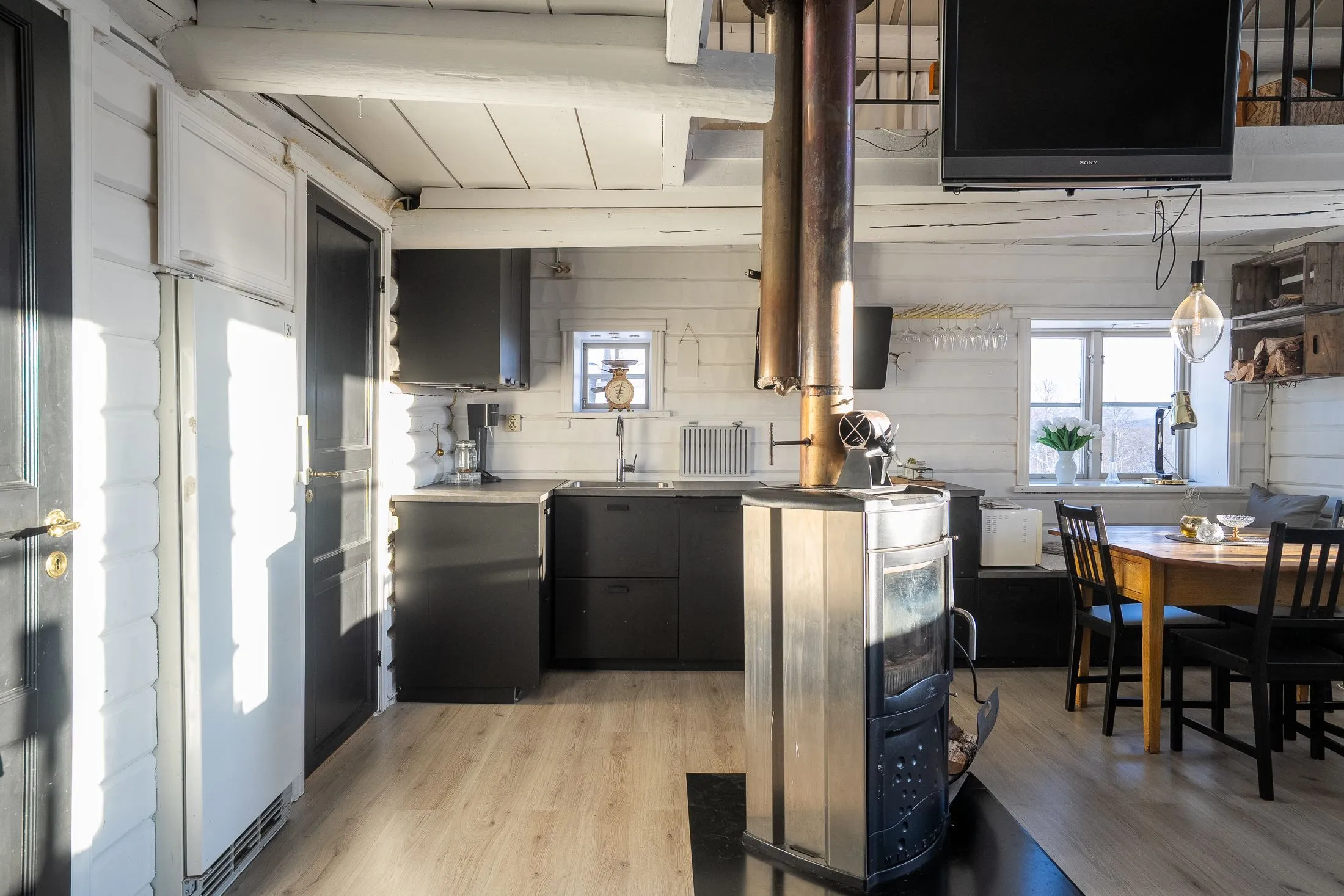 Scandinavian Villa with Expansive Garden in Tärnaby's Alpine Setting - Image 4