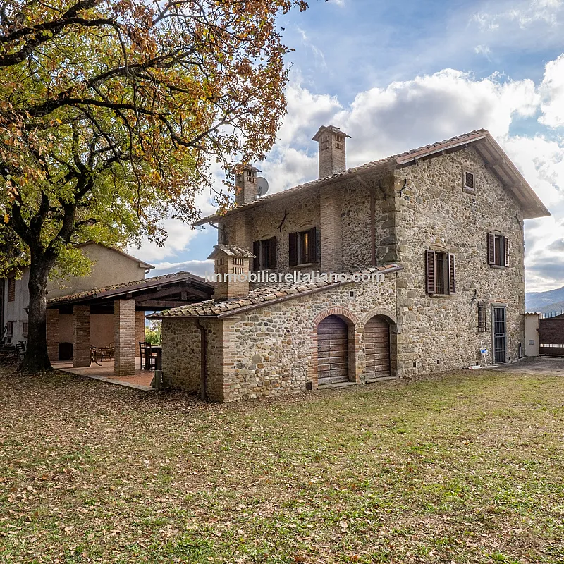 Tuscan Country House with Barn Conversion Potential near Anghiari