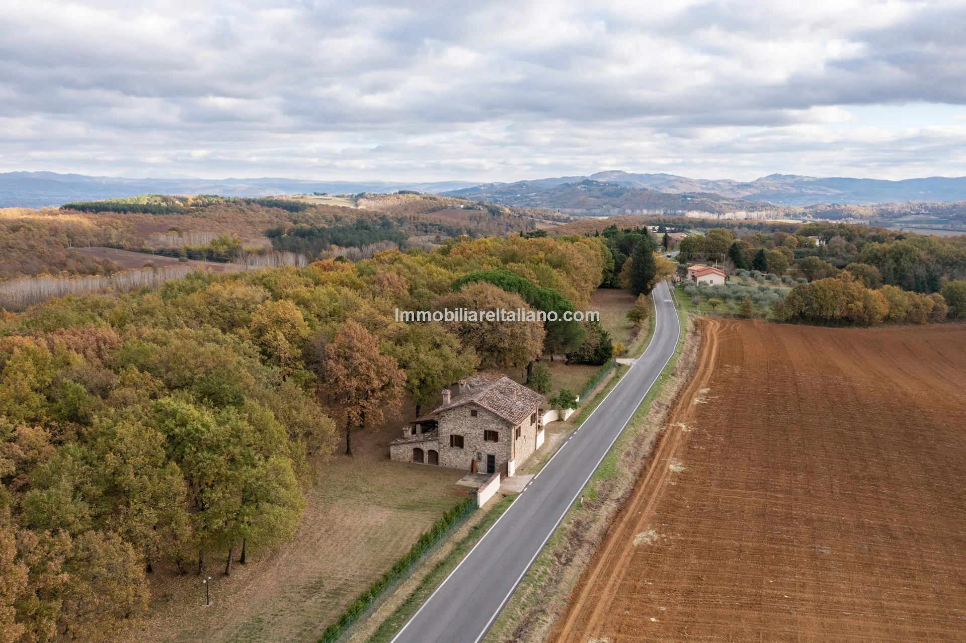 Tuscan Country House with Barn Conversion Potential near Anghiari - View image 10 of 73