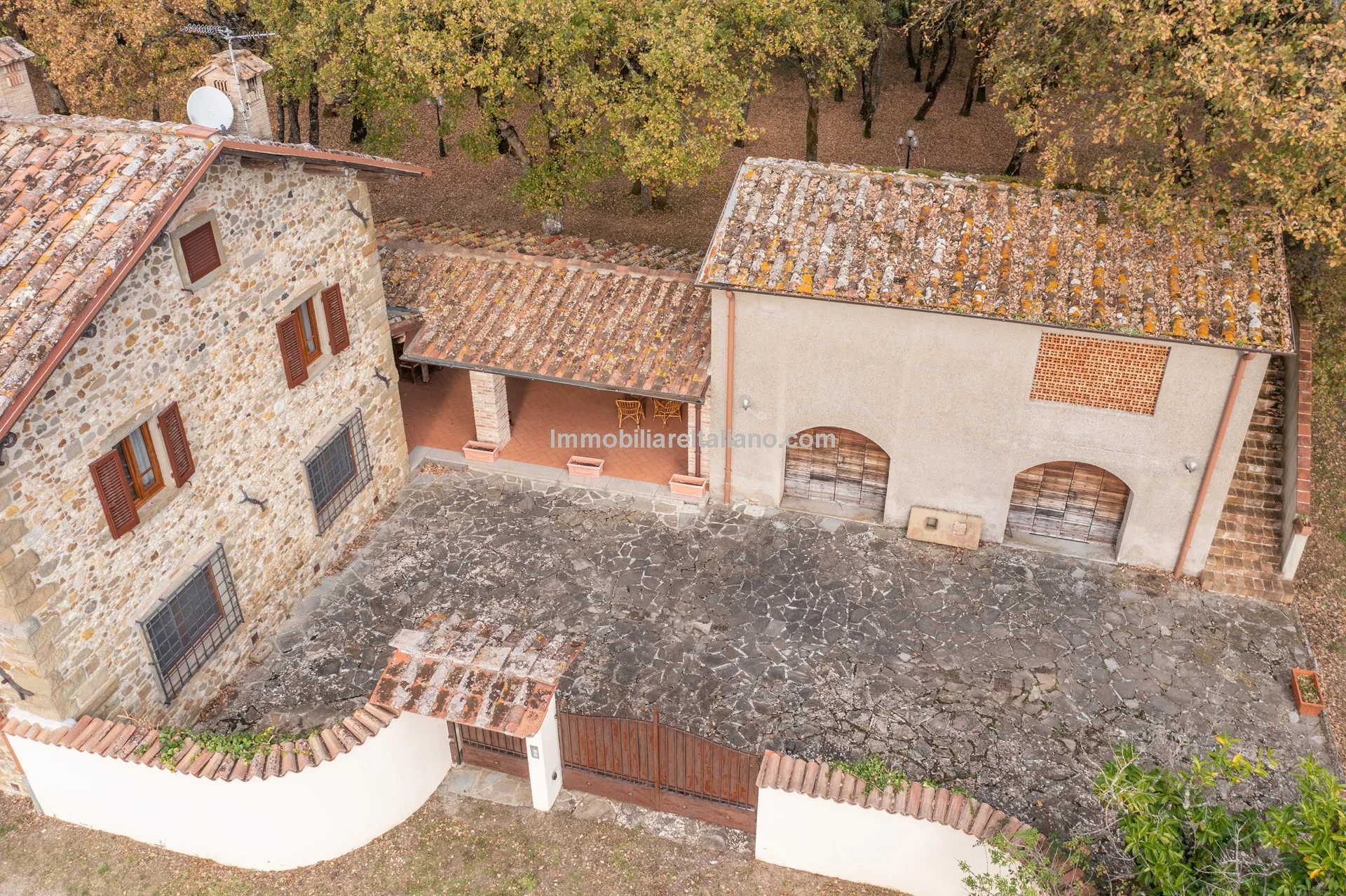 Tuscan Country House with Barn Conversion Potential near Anghiari - View image 12 of 73