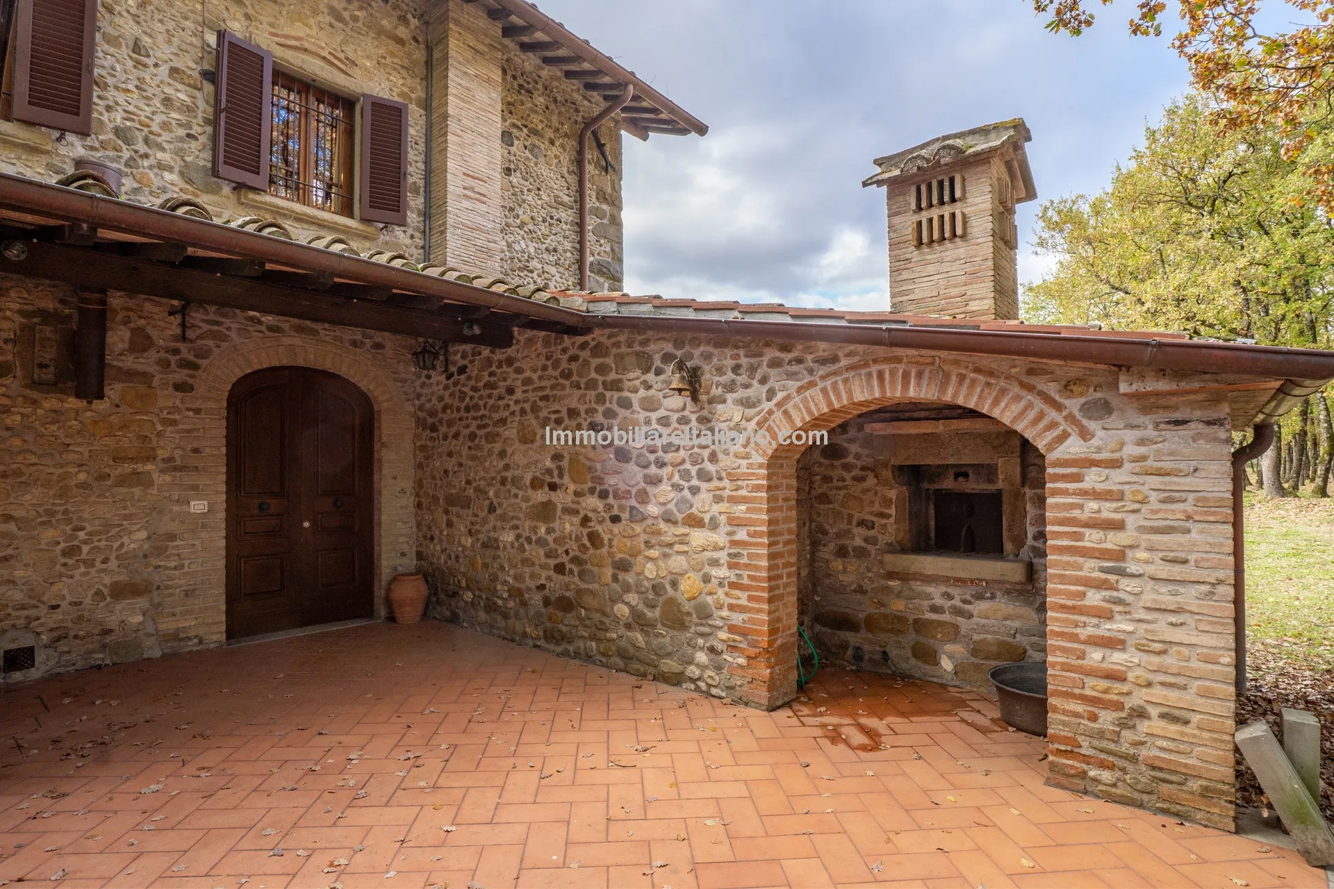 Tuscan Country House with Barn Conversion Potential near Anghiari - View image 13 of 73