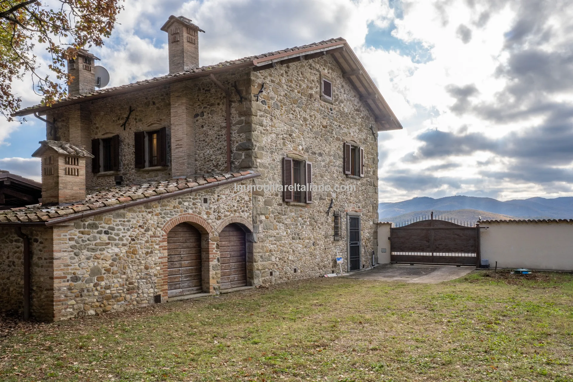 Tuscan Country House with Barn Conversion Potential near Anghiari - View image 14 of 73
