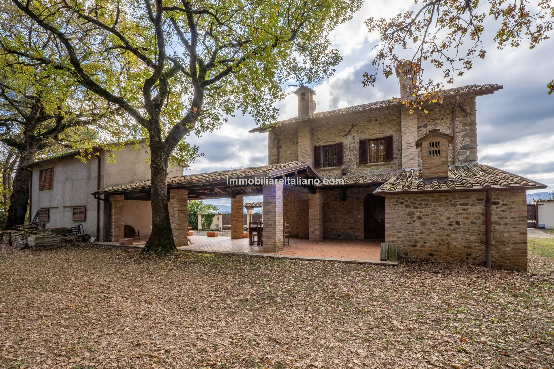 Tuscan Country House with Barn Conversion Potential near Anghiari - View image 18 of 73