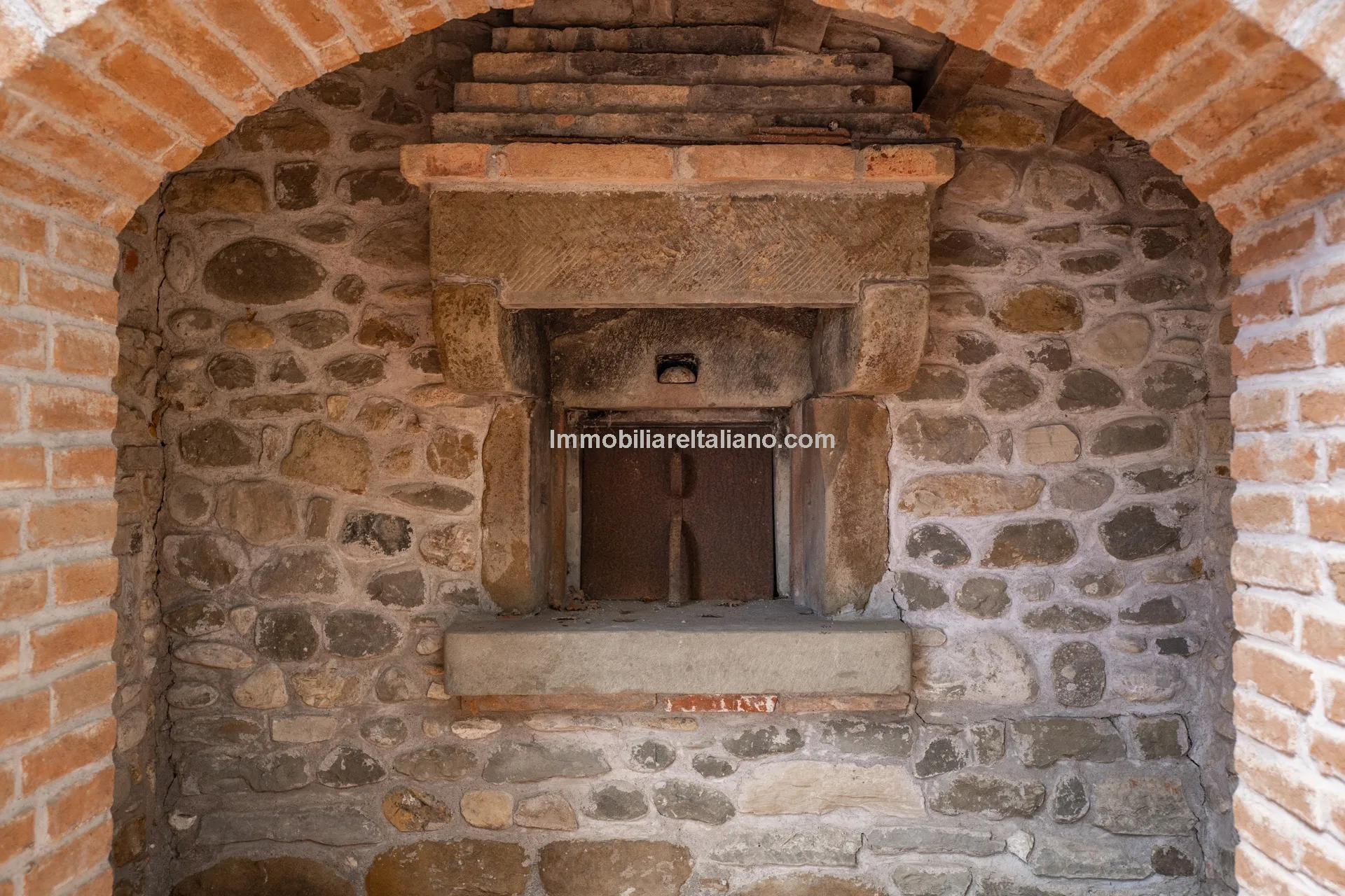 Tuscan Country House with Barn Conversion Potential near Anghiari - View image 20 of 73