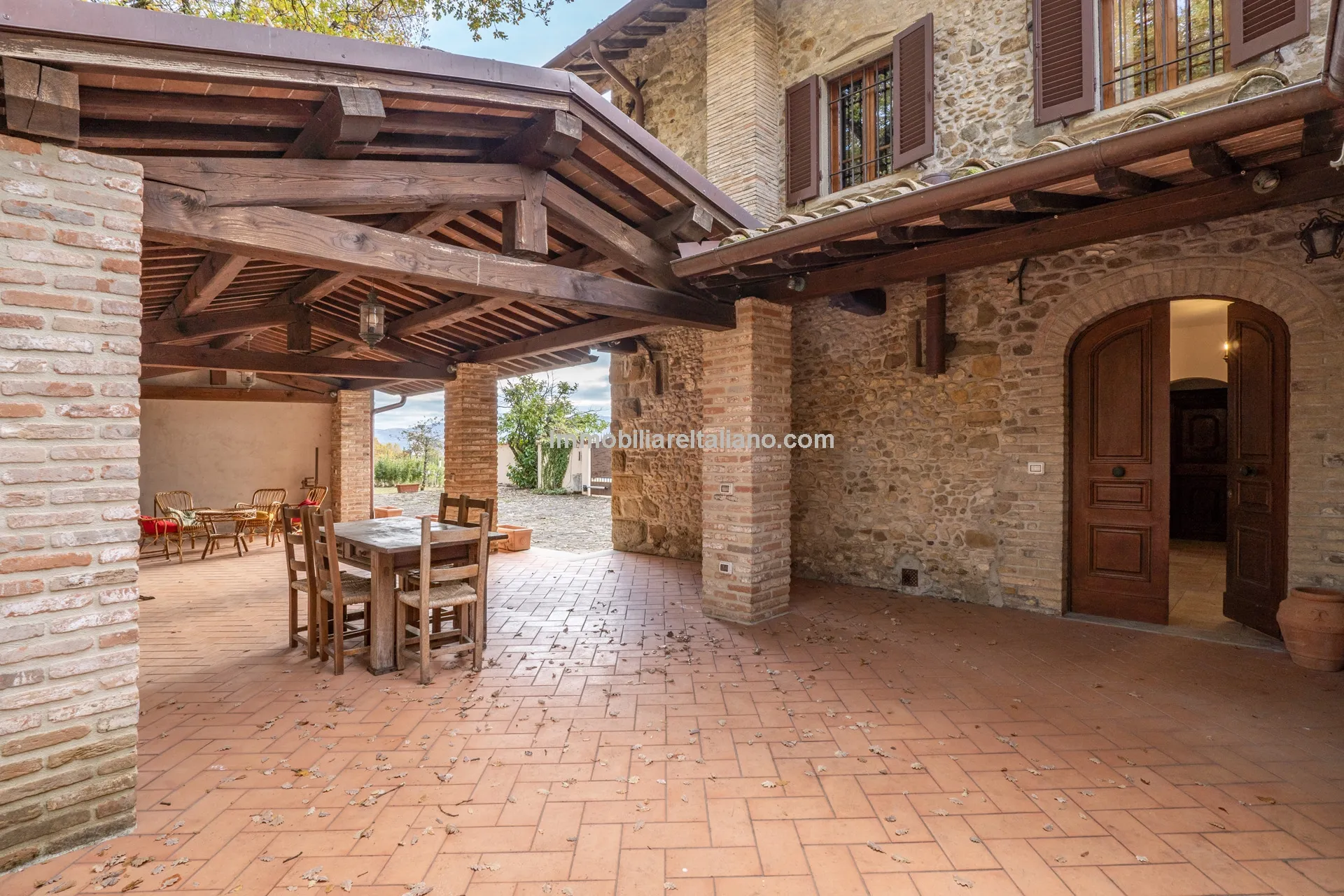 Tuscan Country House with Barn Conversion Potential near Anghiari - View image 22 of 73