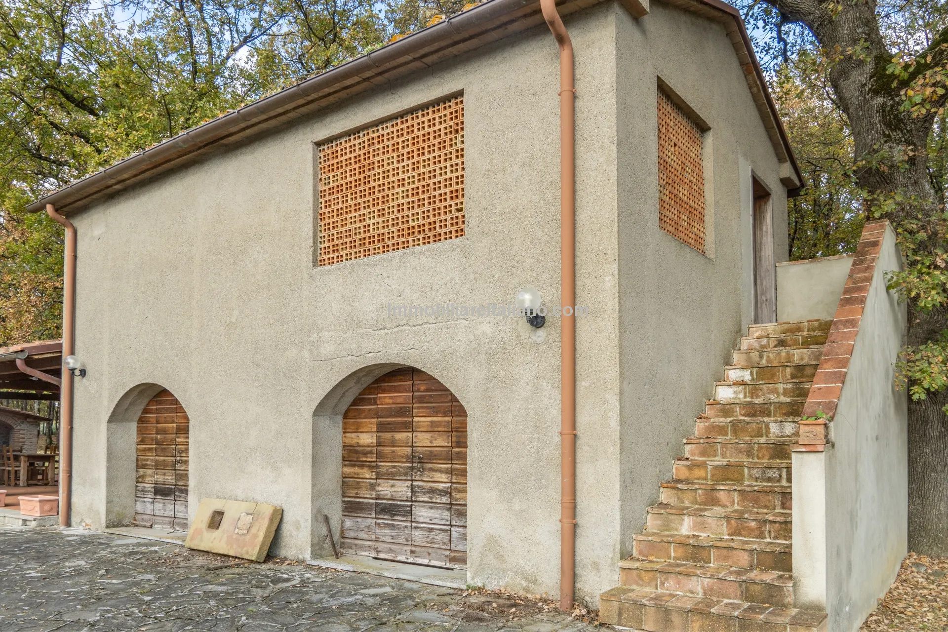 Tuscan Country House with Barn Conversion Potential near Anghiari - View image 26 of 73