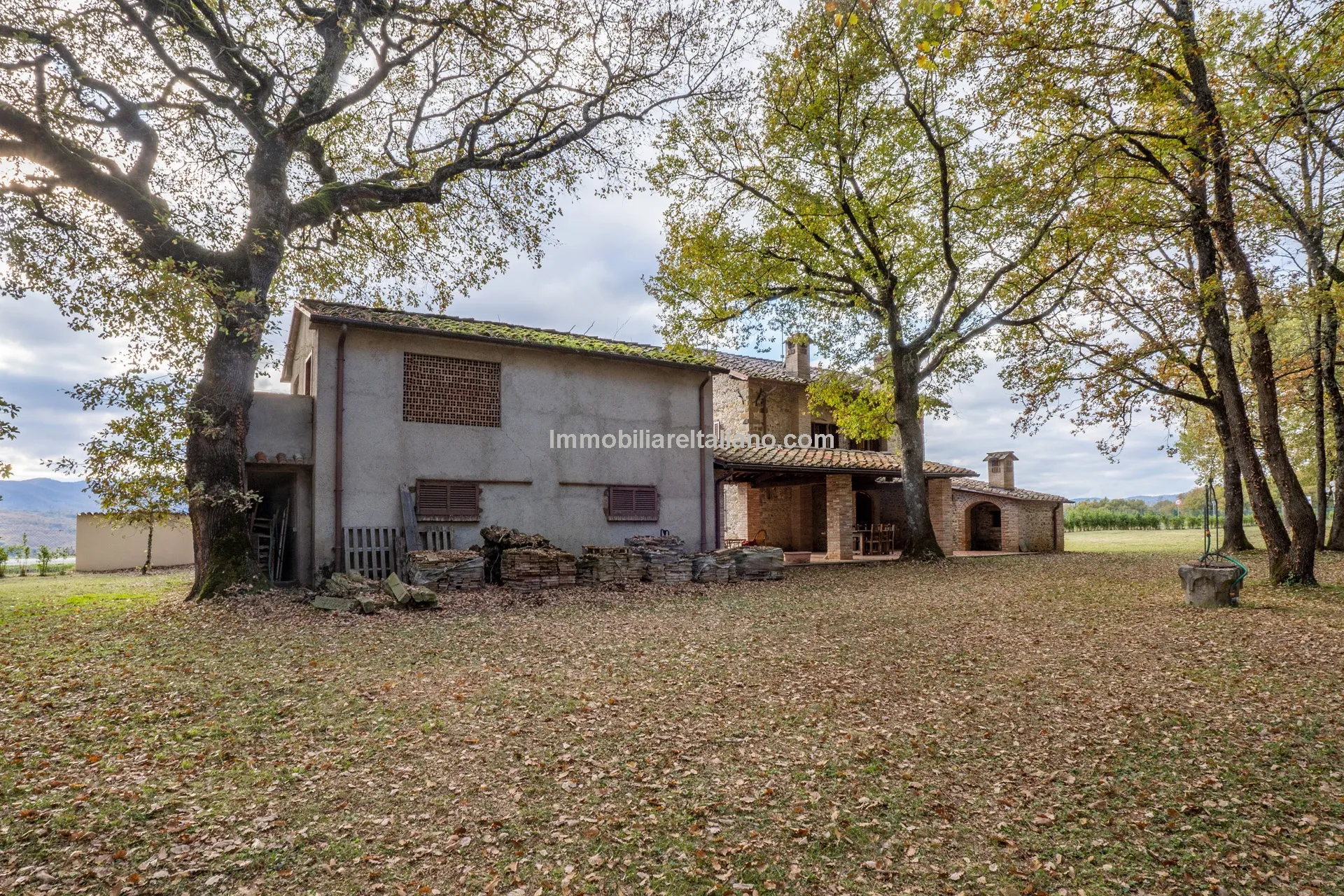 Tuscan Country House with Barn Conversion Potential near Anghiari - View image 27 of 73