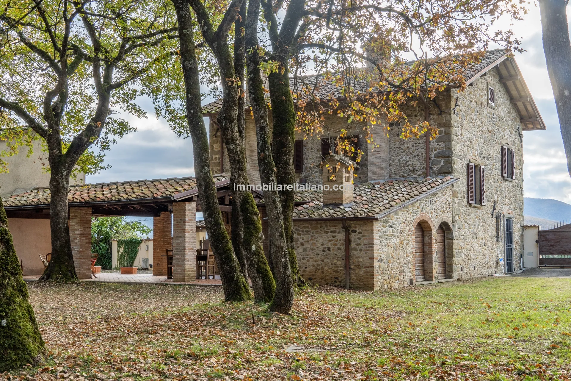 Tuscan Country House with Barn Conversion Potential near Anghiari - View image 31 of 73