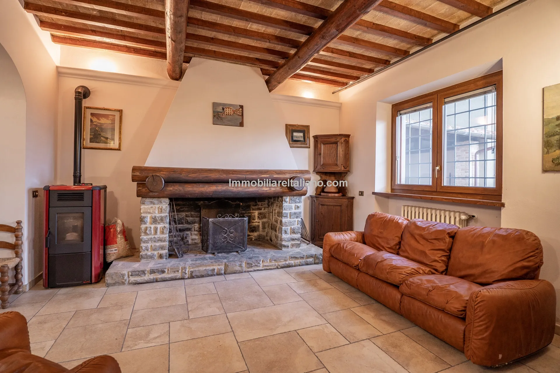 Tuscan Country House with Barn Conversion Potential near Anghiari - View image 38 of 73