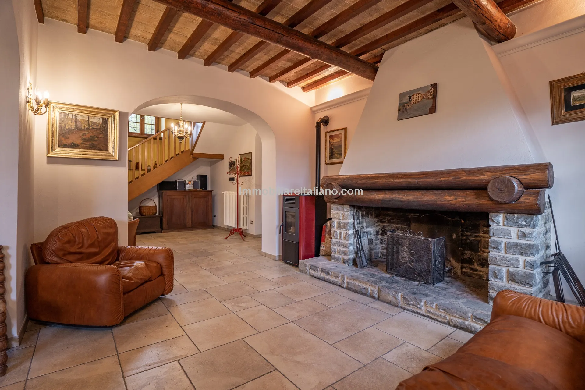 Tuscan Country House with Barn Conversion Potential near Anghiari - View image 39 of 73