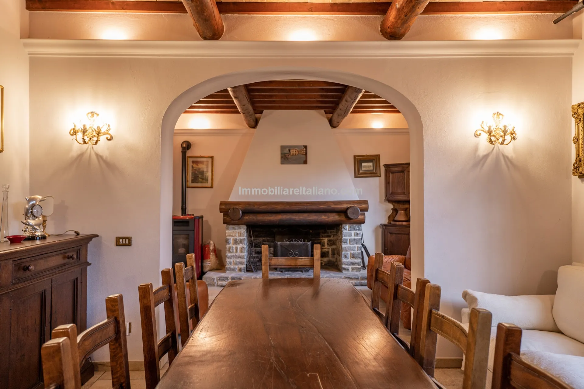 Tuscan Country House with Barn Conversion Potential near Anghiari - View image 46 of 73