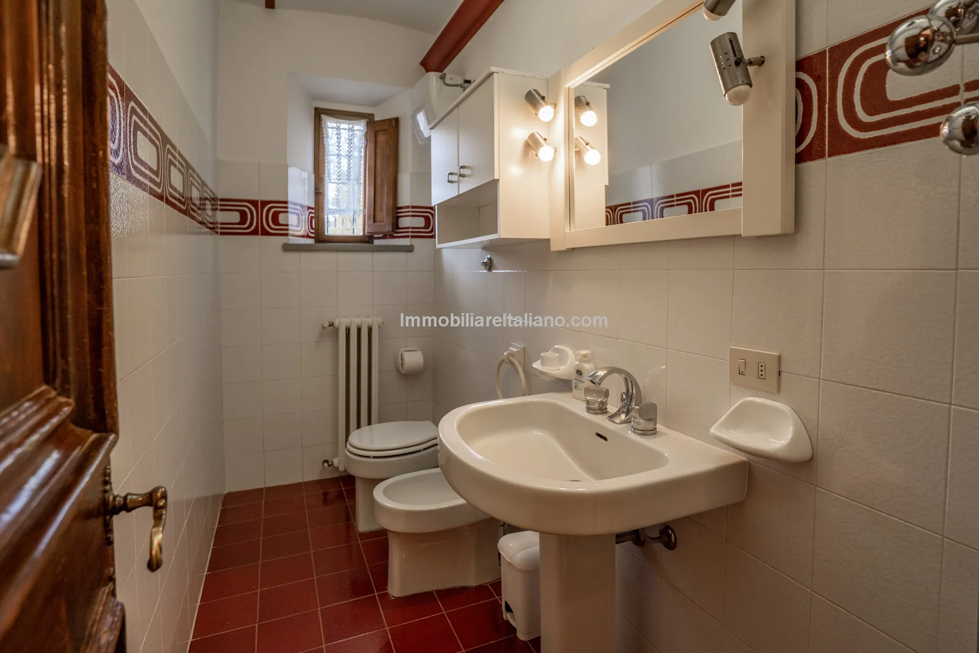 Tuscan Country House with Barn Conversion Potential near Anghiari - View image 50 of 73