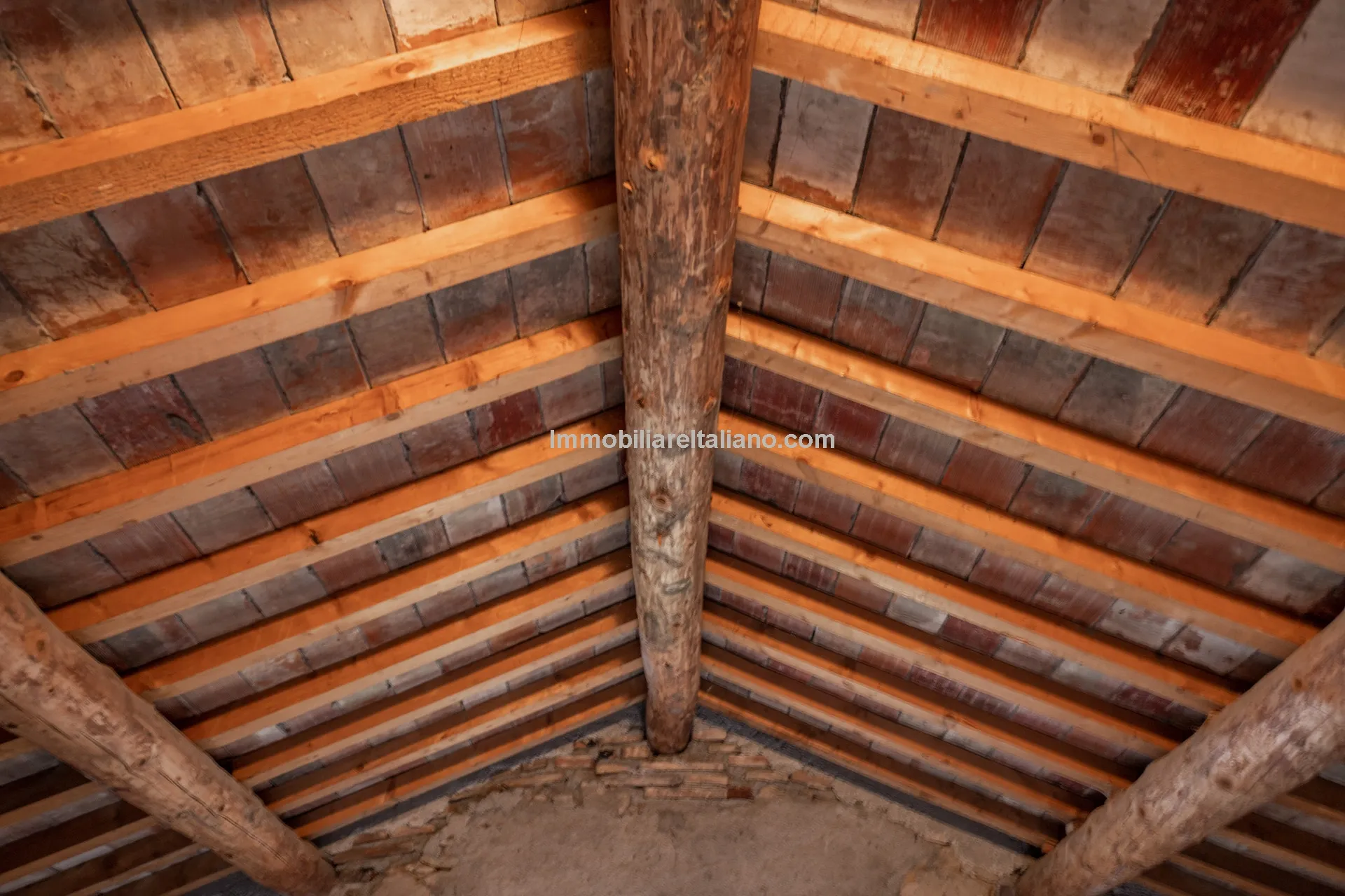 Tuscan Country House with Barn Conversion Potential near Anghiari - View image 73 of 73