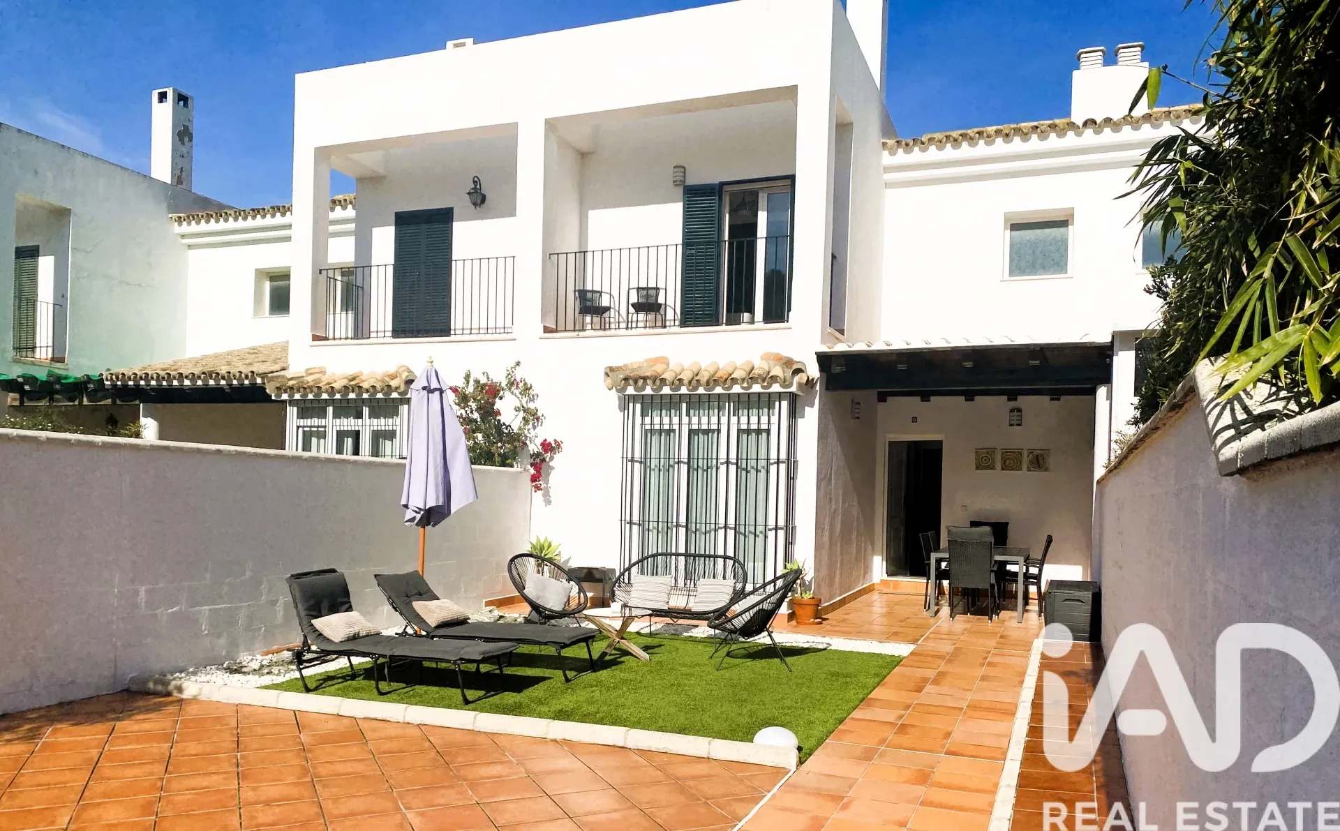 Modern 4-Bedroom House with Pool Near La Barrosa Beach, Chiclana - Image 2