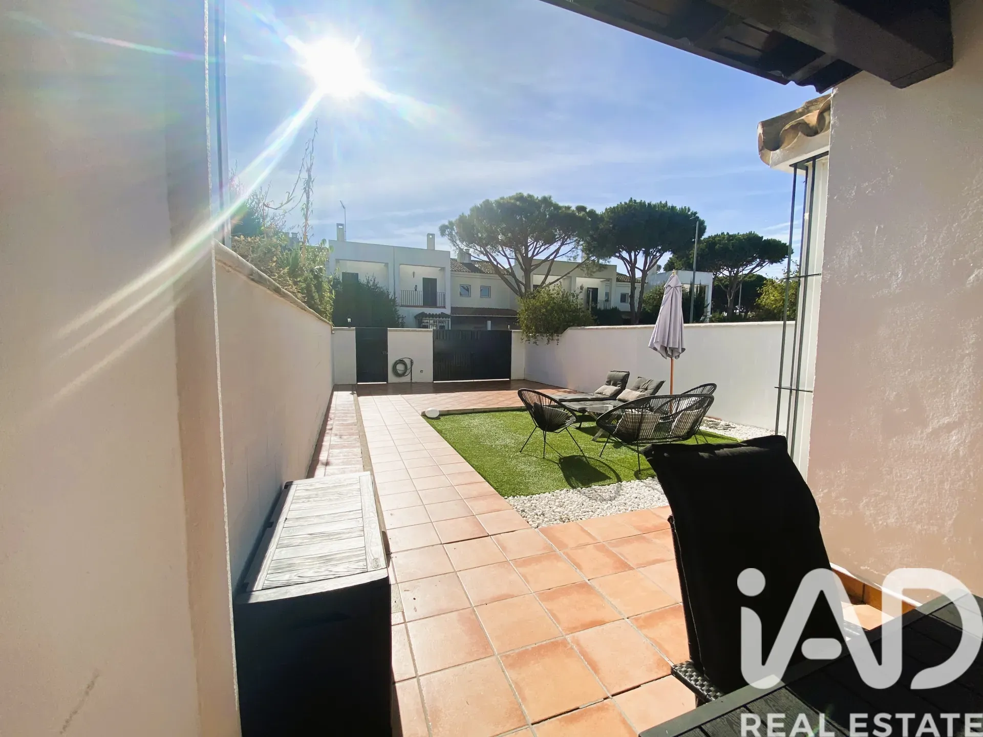 Modern 4-Bedroom House with Pool Near La Barrosa Beach, Chiclana - Image 5