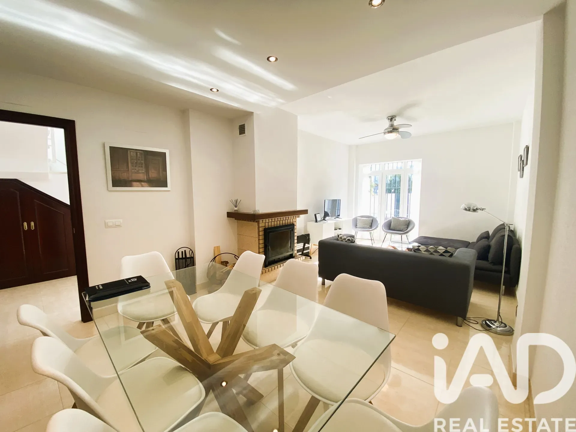 Modern 4-Bedroom House with Pool Near La Barrosa Beach, Chiclana - View image 8 of 40