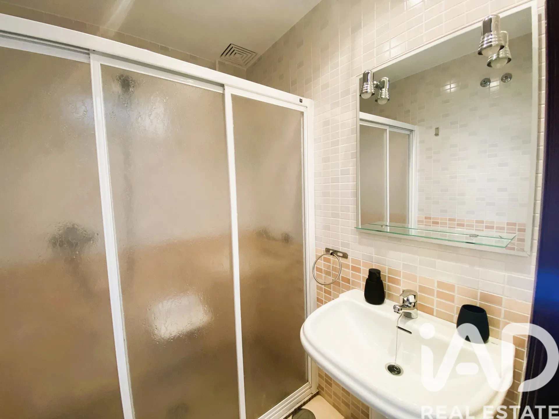 Modern 4-Bedroom House with Pool Near La Barrosa Beach, Chiclana - View image 13 of 40