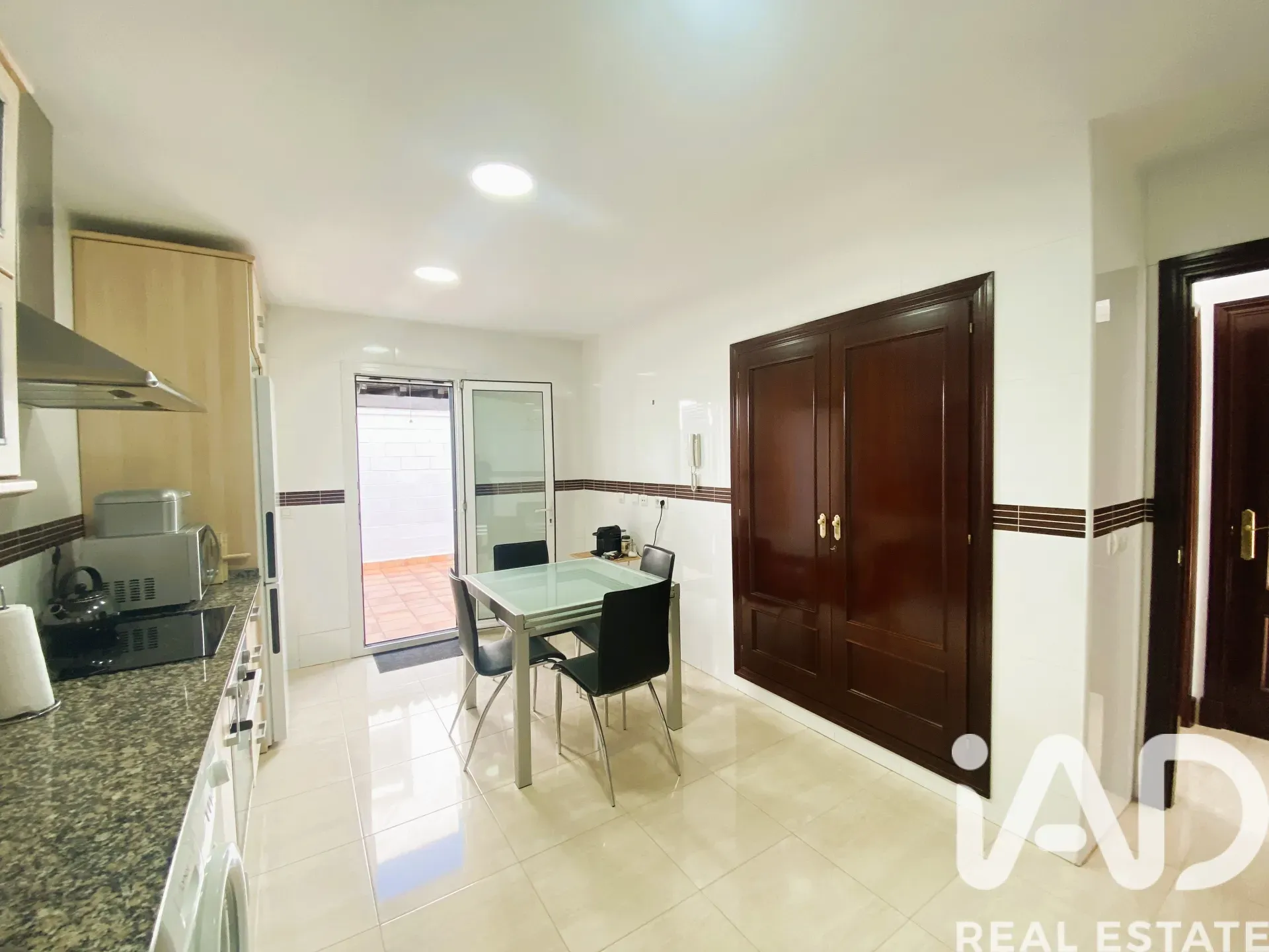 Modern 4-Bedroom House with Pool Near La Barrosa Beach, Chiclana - View image 17 of 40