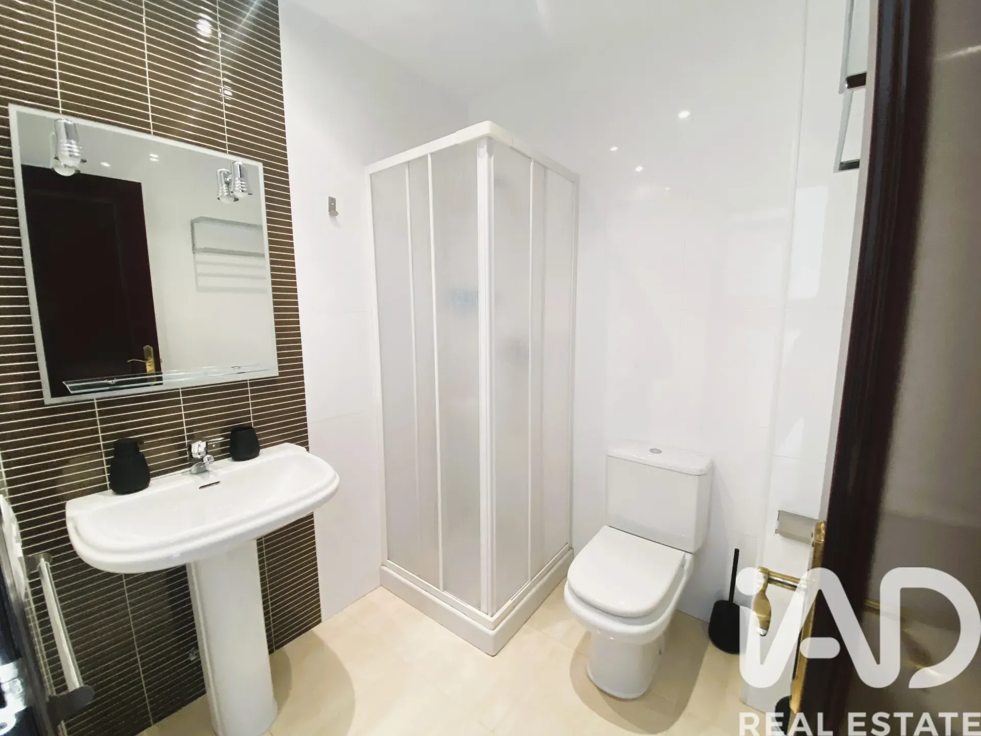 Modern 4-Bedroom House with Pool Near La Barrosa Beach, Chiclana - View image 35 of 40