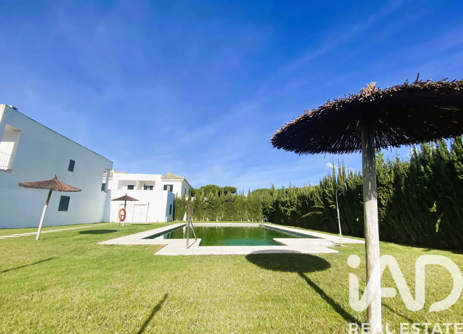 Modern 4-Bedroom House with Pool Near La Barrosa Beach, Chiclana - View image 39 of 40