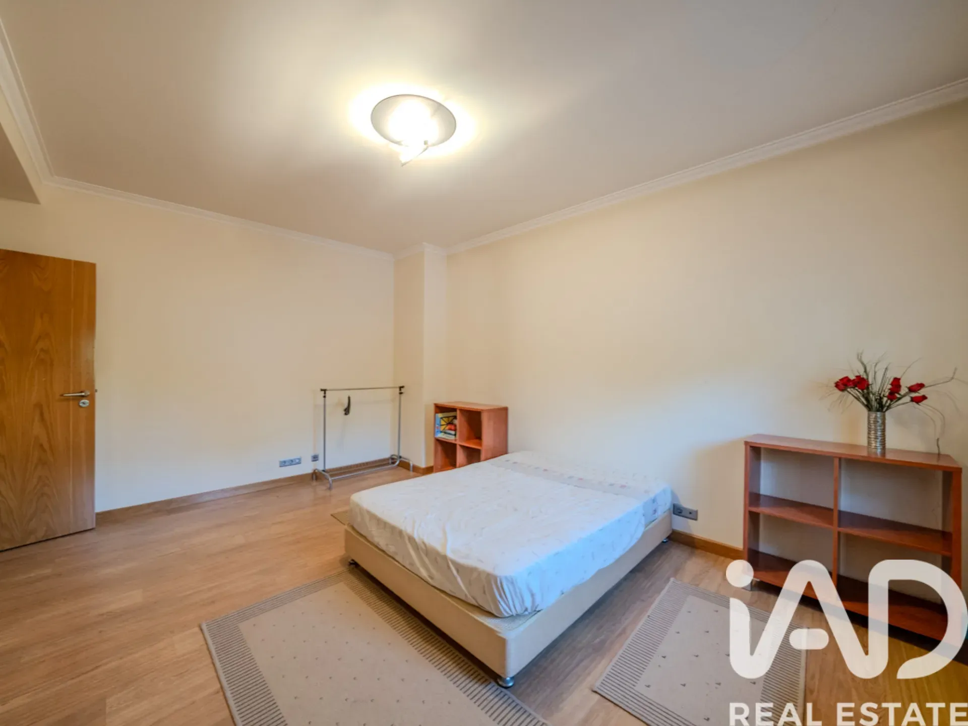 Spacious 6-Bedroom Villa with Expansive Gardens in Boa Vista, Portugal - View image 12 of 37