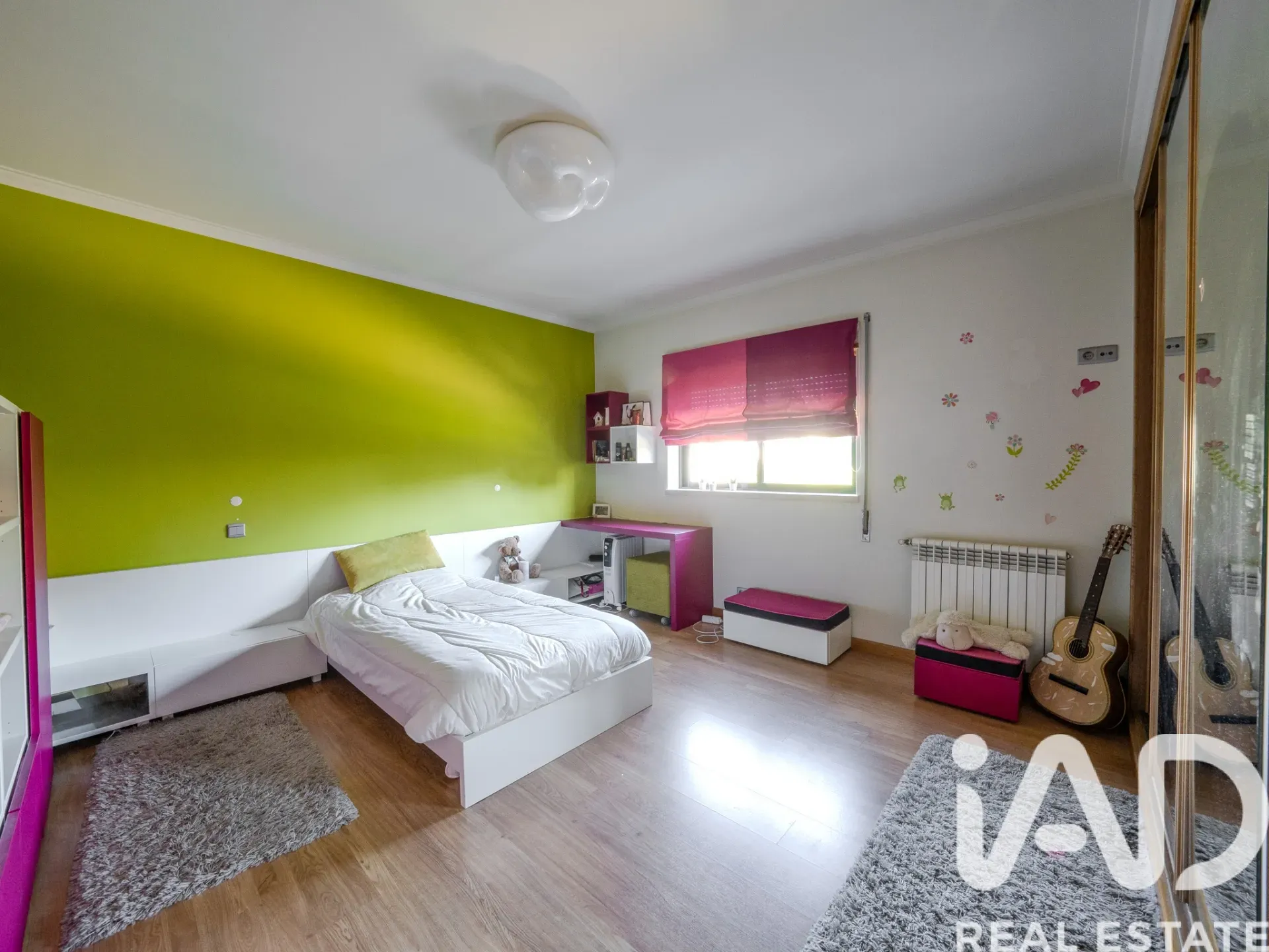 Spacious 6-Bedroom Villa with Expansive Gardens in Boa Vista, Portugal - View image 20 of 37