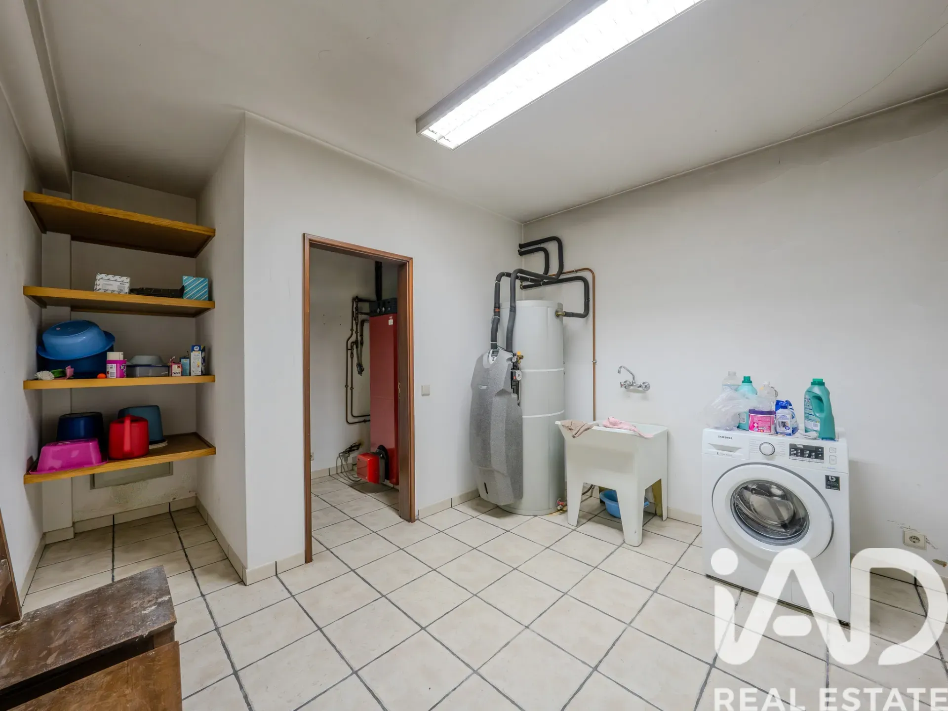 Spacious 6-Bedroom Villa with Expansive Gardens in Boa Vista, Portugal - View image 28 of 37