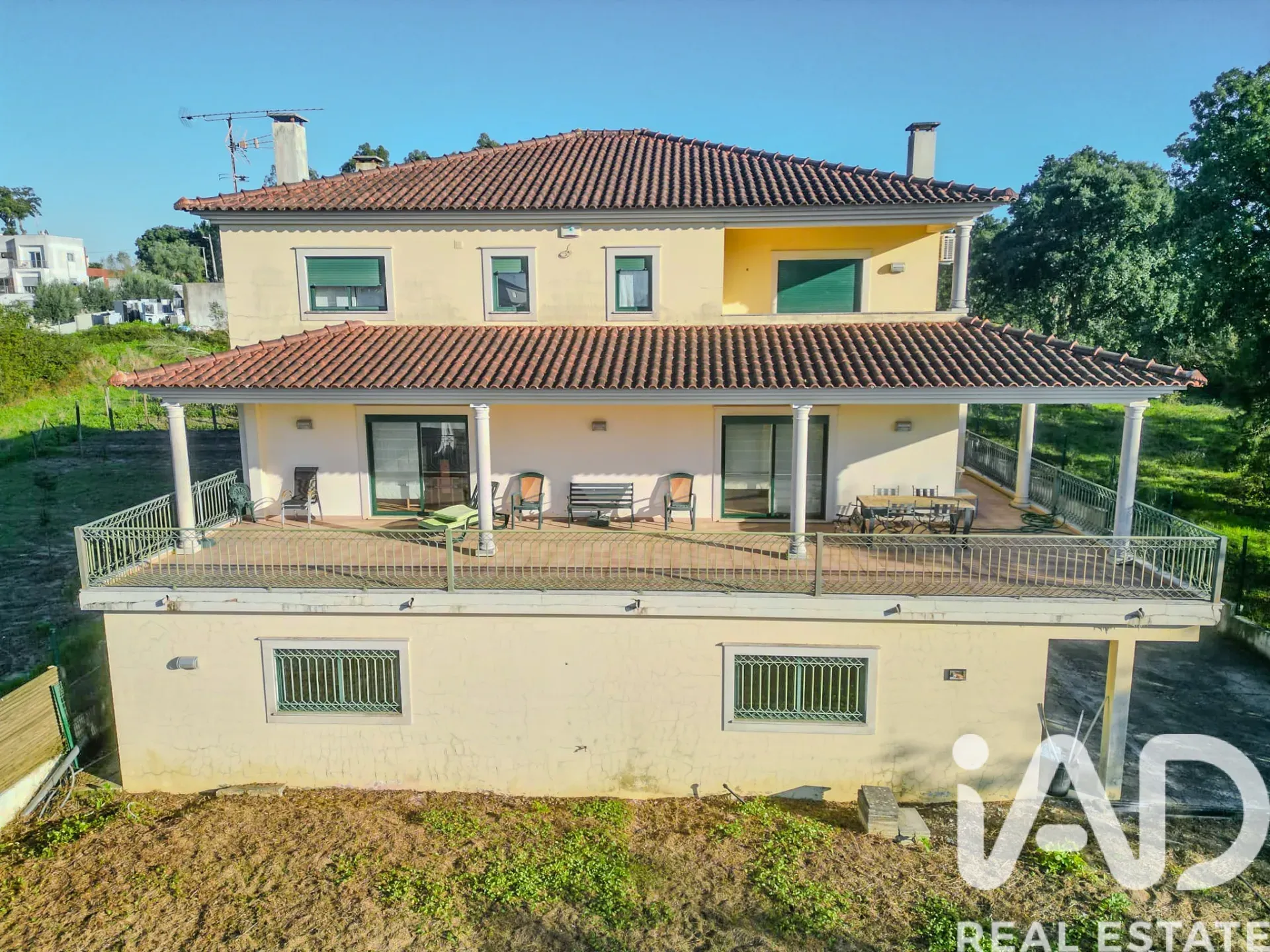 Spacious 6-Bedroom Villa with Expansive Gardens in Boa Vista, Portugal - View image 31 of 37