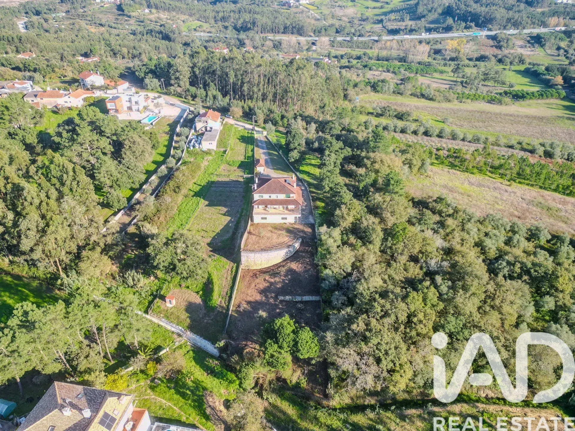 Spacious 6-Bedroom Villa with Expansive Gardens in Boa Vista, Portugal - View image 37 of 37