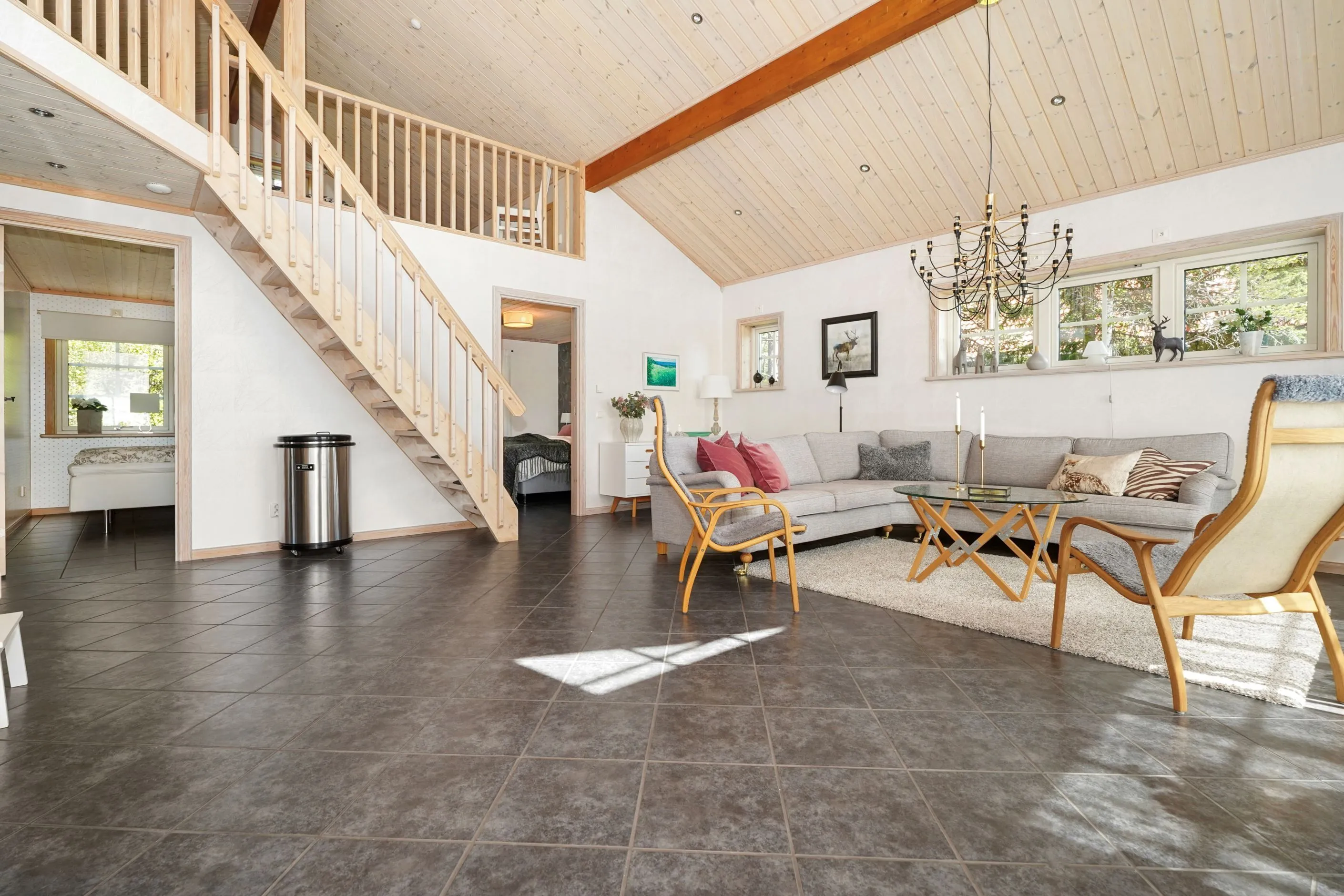 Modern 4-Bedroom Bungalow with Pool and Spacious Garden in Kläppen, Sweden - Image 4