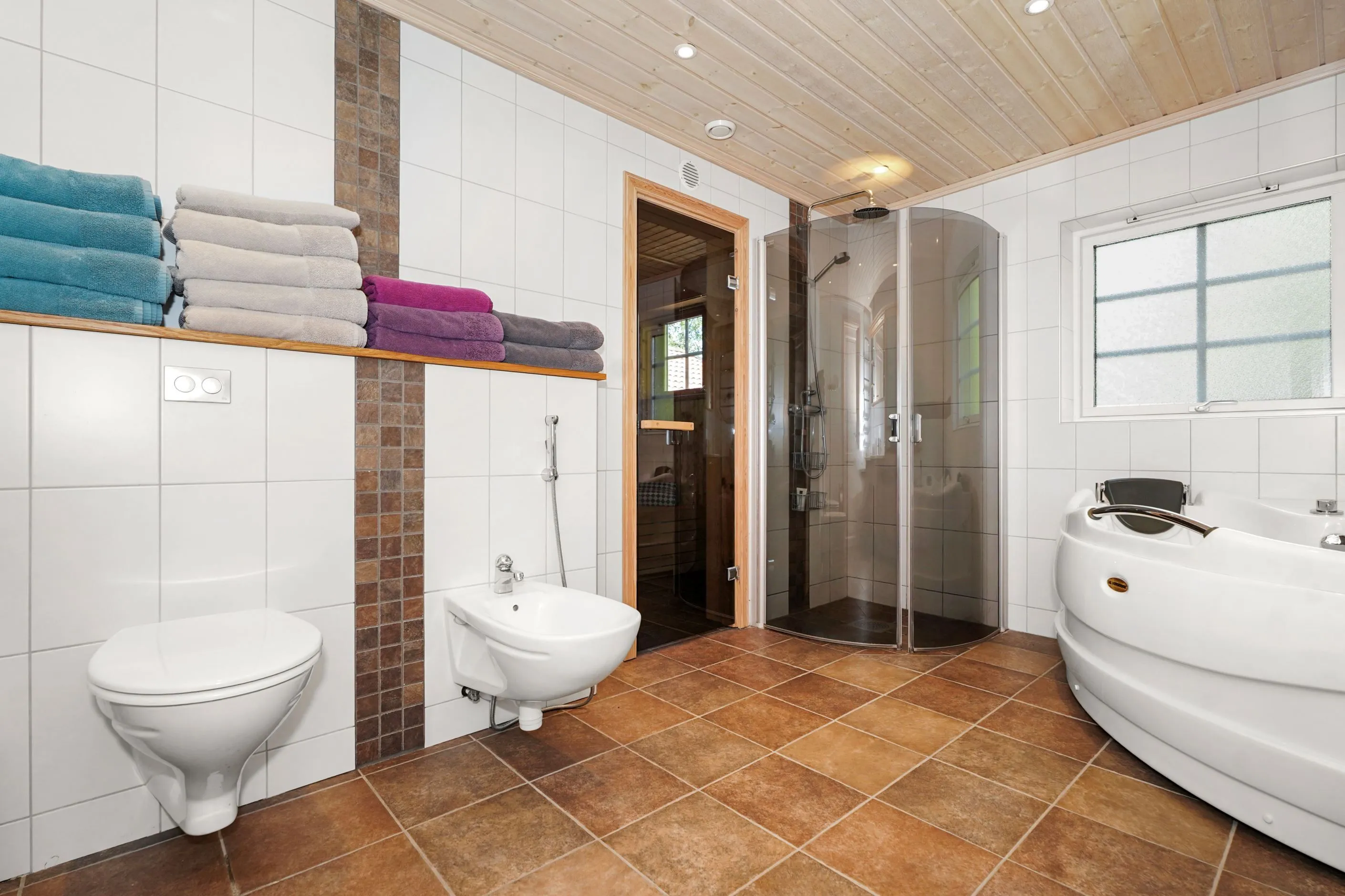 Modern 4-Bedroom Bungalow with Pool and Spacious Garden in Kläppen, Sweden - View image 12 of 35