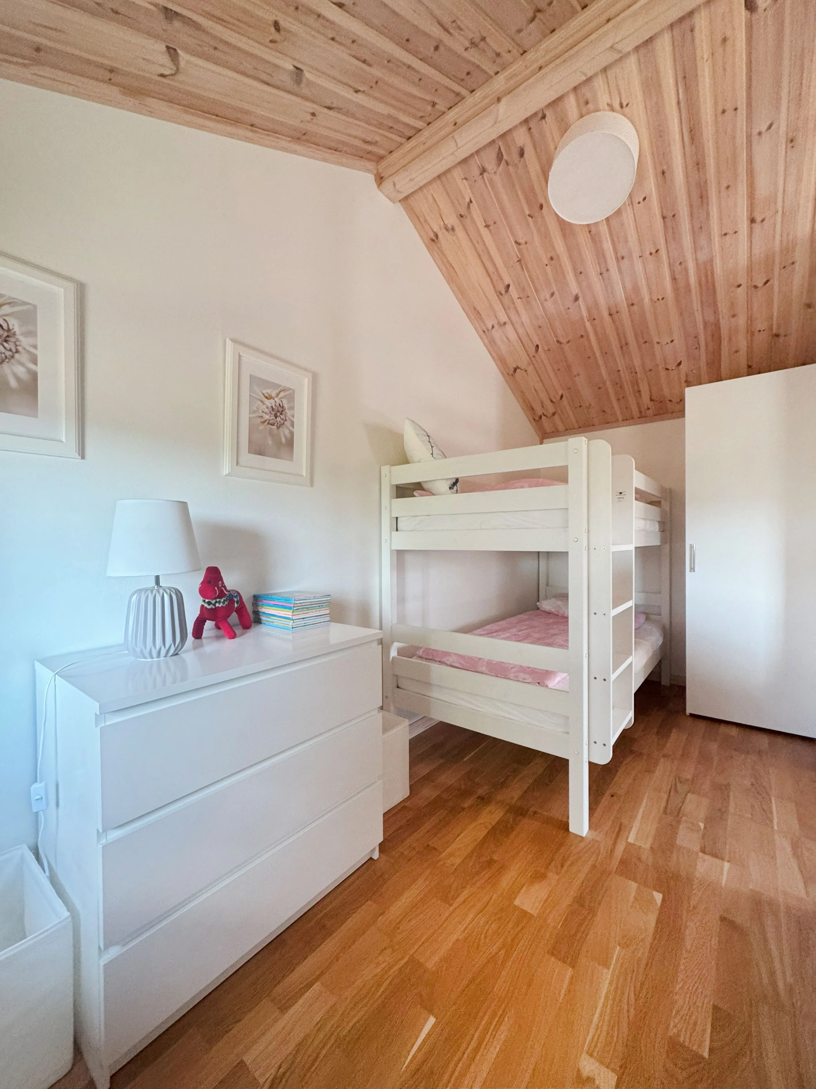 Modern 4-Bedroom Bungalow with Pool and Spacious Garden in Kläppen, Sweden - View image 24 of 35