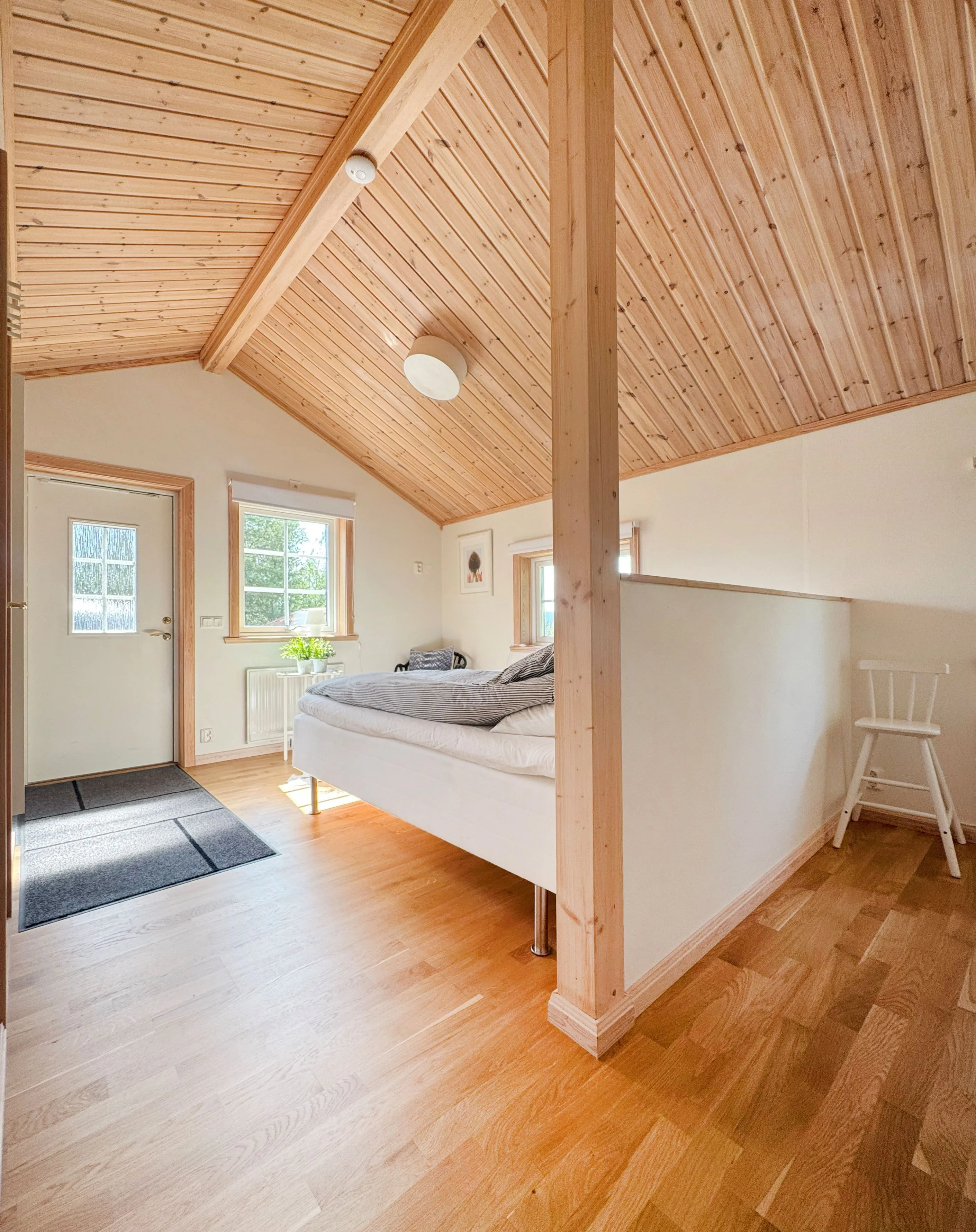 Modern 4-Bedroom Bungalow with Pool and Spacious Garden in Kläppen, Sweden - View image 26 of 35