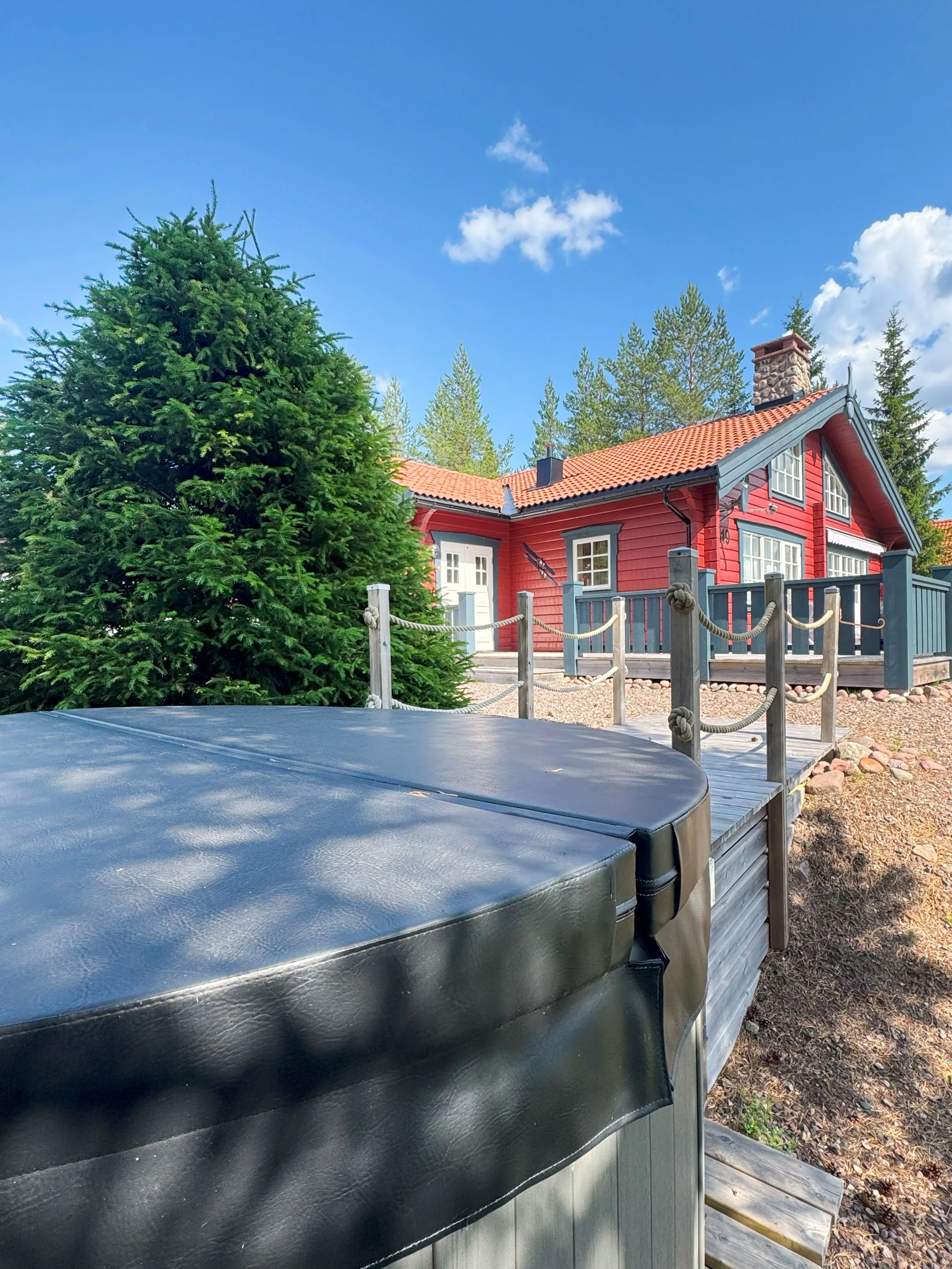 Modern 4-Bedroom Bungalow with Pool and Spacious Garden in Kläppen, Sweden - View image 30 of 35