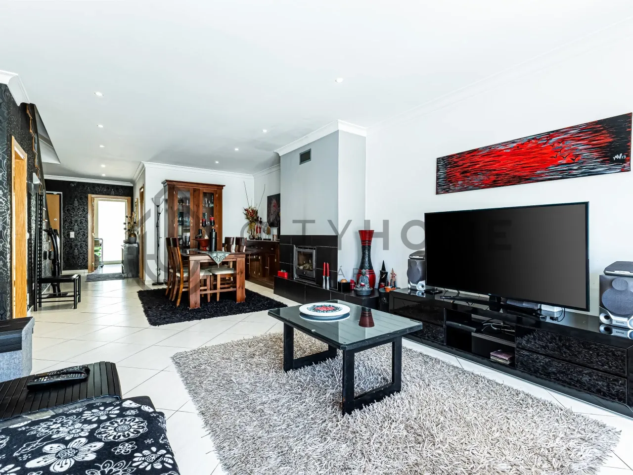 4-Bedroom Townhouse with Pool and Garden in Ferreiras, Faro - Image 5