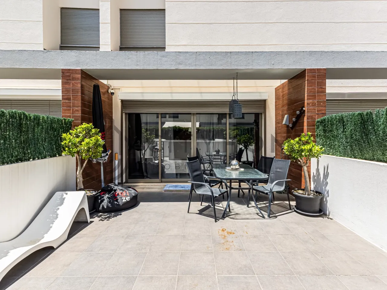 4-Bedroom Townhouse with Pool and Garden in Ferreiras, Faro - View image 8 of 26