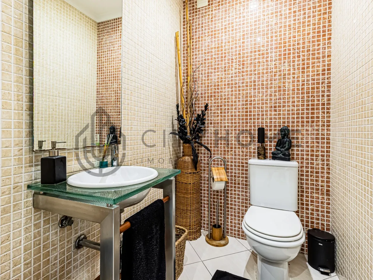 4-Bedroom Townhouse with Pool and Garden in Ferreiras, Faro - View image 12 of 26