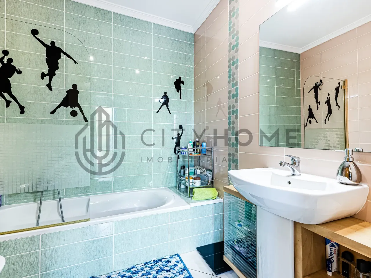 4-Bedroom Townhouse with Pool and Garden in Ferreiras, Faro - View image 16 of 26