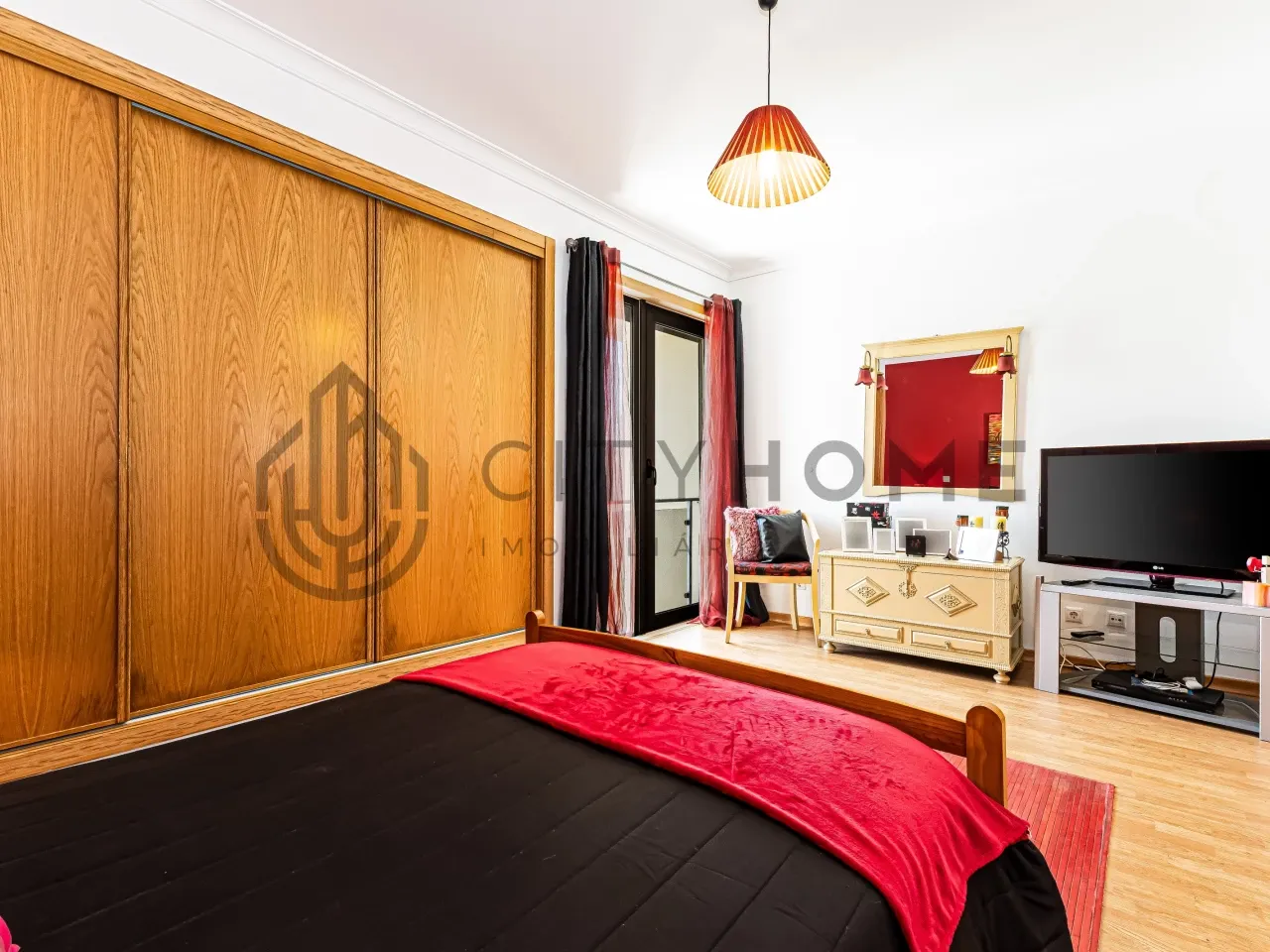 4-Bedroom Townhouse with Pool and Garden in Ferreiras, Faro - View image 22 of 26