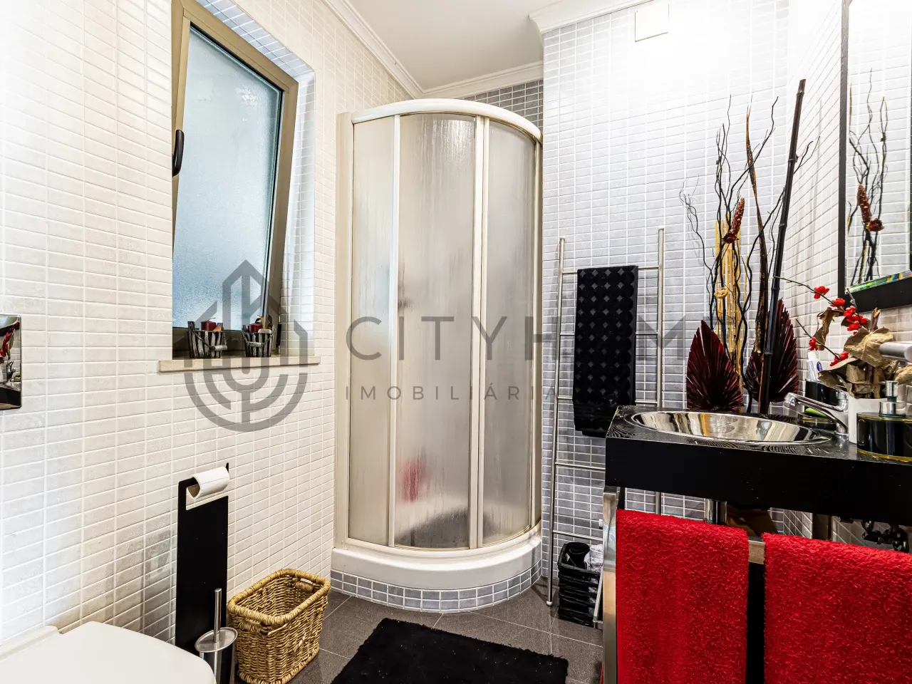 4-Bedroom Townhouse with Pool and Garden in Ferreiras, Faro - View image 23 of 26