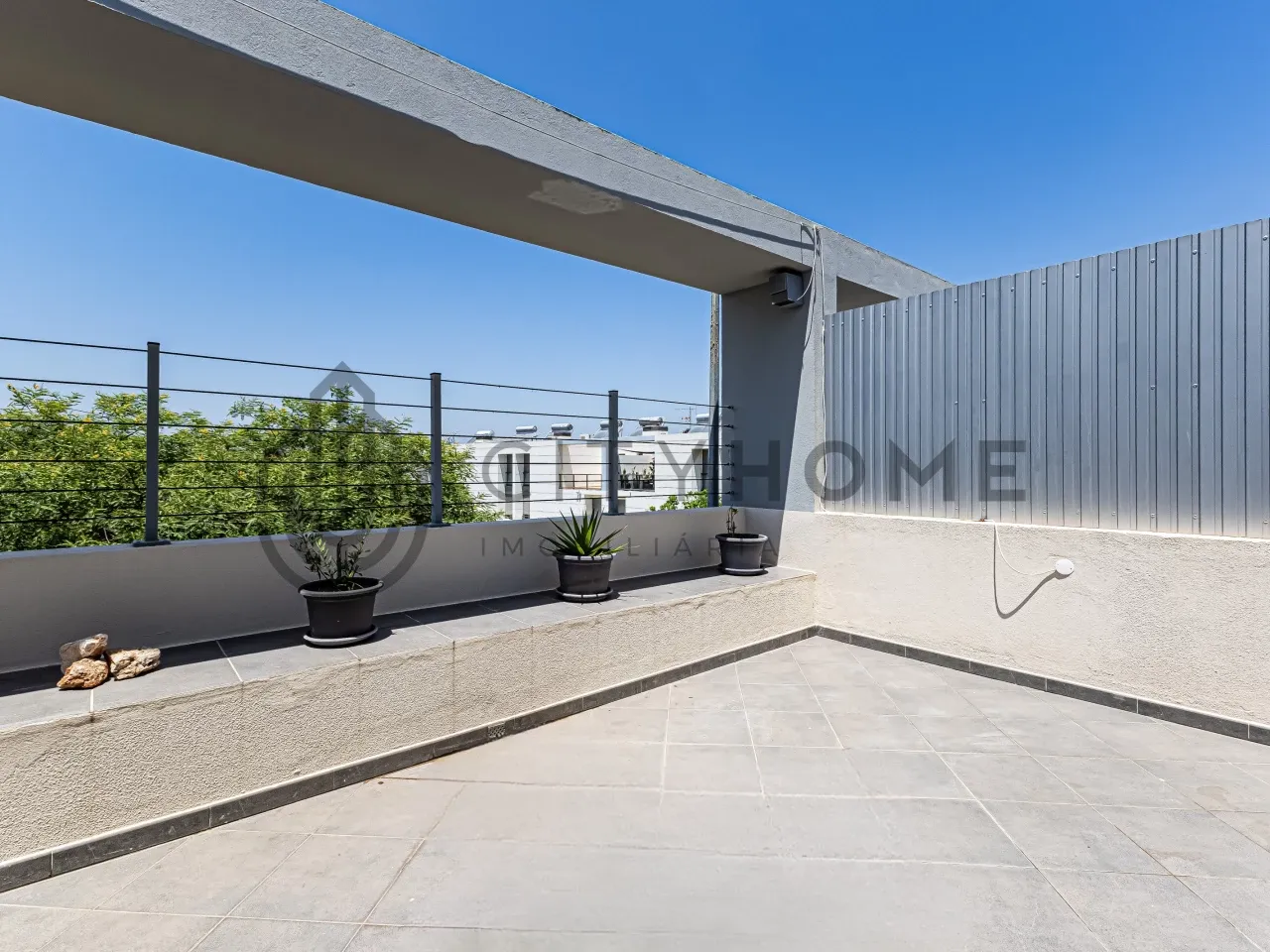 4-Bedroom Townhouse with Pool and Garden in Ferreiras, Faro - View image 25 of 26