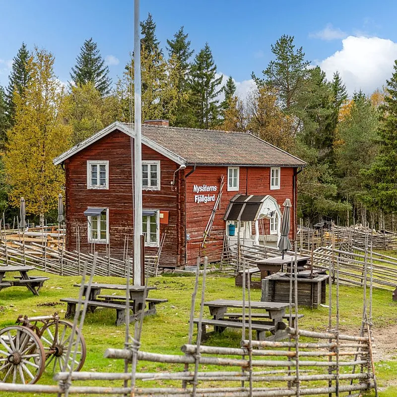 1990s Swedish Cabin with Business Potential in Scenic Härjedalen